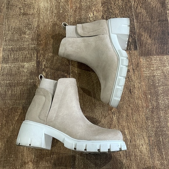 Soda Women's Faux SuedeChelsea Pull on ug Ankle Boots, Clay Color - Light Tan - Picture 1 of 8